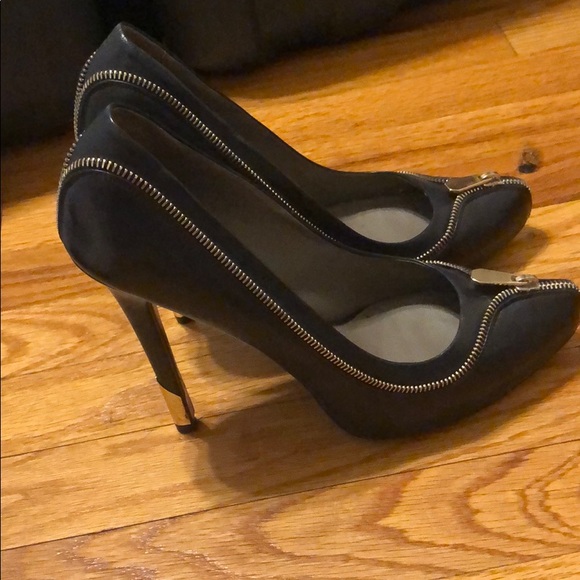 Black Versace heels - Picture 6 of 8
